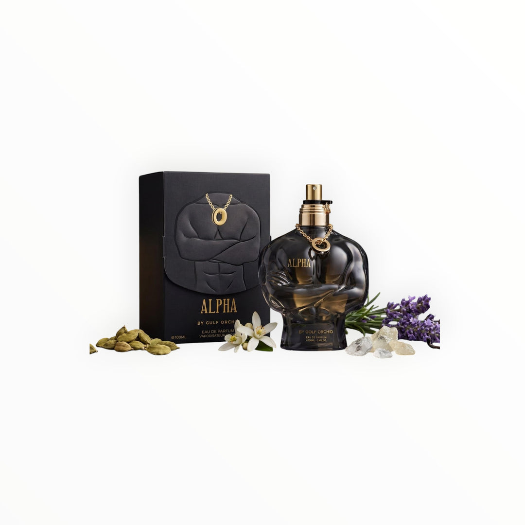 Rimaal Gulf Orchid Alpha Eau de Parfum Flakon in Torso-Form mit goldener Kette neben schwarzer Verpackung und Gewürzen
