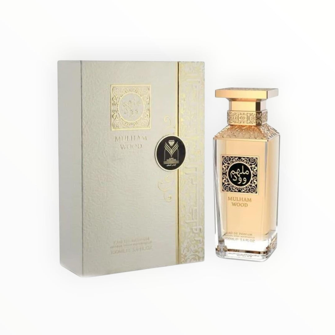 Rimaal Mulham Wood Eau de Parfum 100ml in einem eleganten Glasflakon mit goldener Kappe neben der passenden Box.